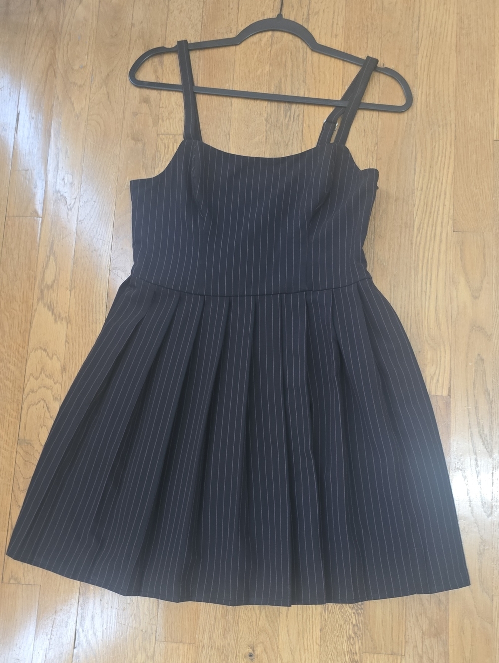 LIVE TO BE SPOILED BRAND WOMENS JUNIOR SIZE BLACK PIN STRIPED SHORT DRESS MEDIUM
